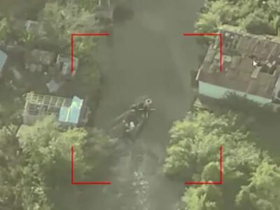 «Попіл замість укриття»: морпіхи спалили човен ворога із запасами пального  