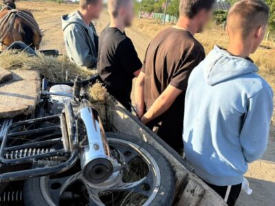 Ухилянти тікали за кордон на мотоциклах, але були змушені пересісти на підводу  