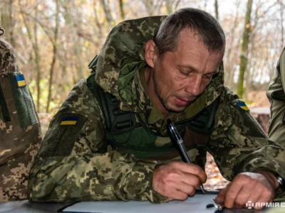 Дуже швидко і багато незнайомих слів: допіру на Покровському напрямку військові написали Диктант національної єдності