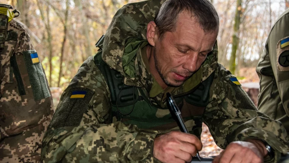 Дуже швидко і багато незнайомих слів: допіру на Покровському напрямку військові написали Диктант національної єдності