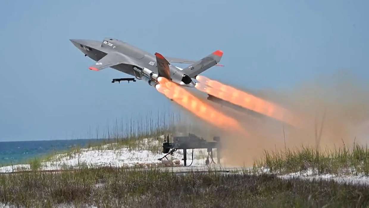 Зліт БПЛА XQ-58A Valkyrie зі штучним інтелектом / фото: CBS News