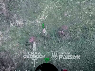 Оператор FPV застав окупанта на перекурі та змусив його кинути цю шкідливу звичку  