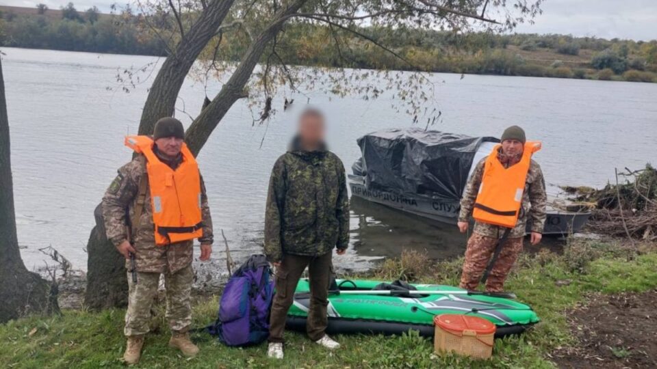 Ухилянт намагався переплисти Тису на каяку  