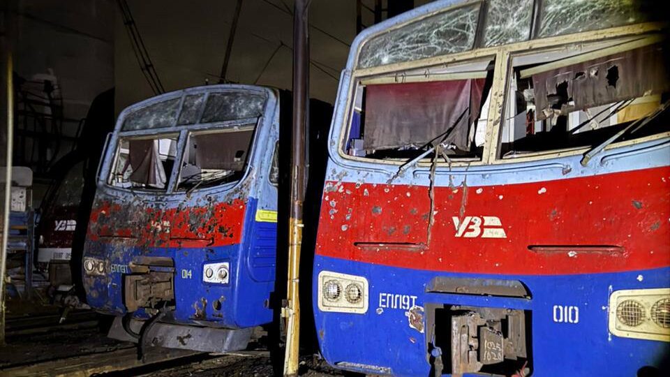 У Полтаві внаслідок обстрілів пошкоджено локомотивне депо і рухомий склад  