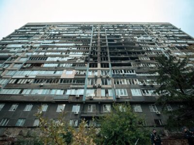 Наслідки російського обстрілу в Києві: перебої з водою та світлом, є зміни в роботі метро  