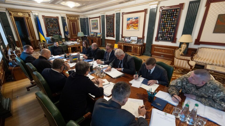 Зброя, енергетика, санкції: Президент повідомив про завдання міжнародної роботи до кінця року  