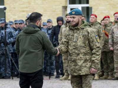 23 бойові виїзди та 5 врятованих: Президент нагородив морпіха-водія орденом «За мужність»  