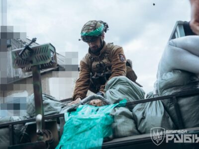 Возять БК, евакуюють поранених і полонених: «Рубіж» показав наземних роботів-логістів у дії  