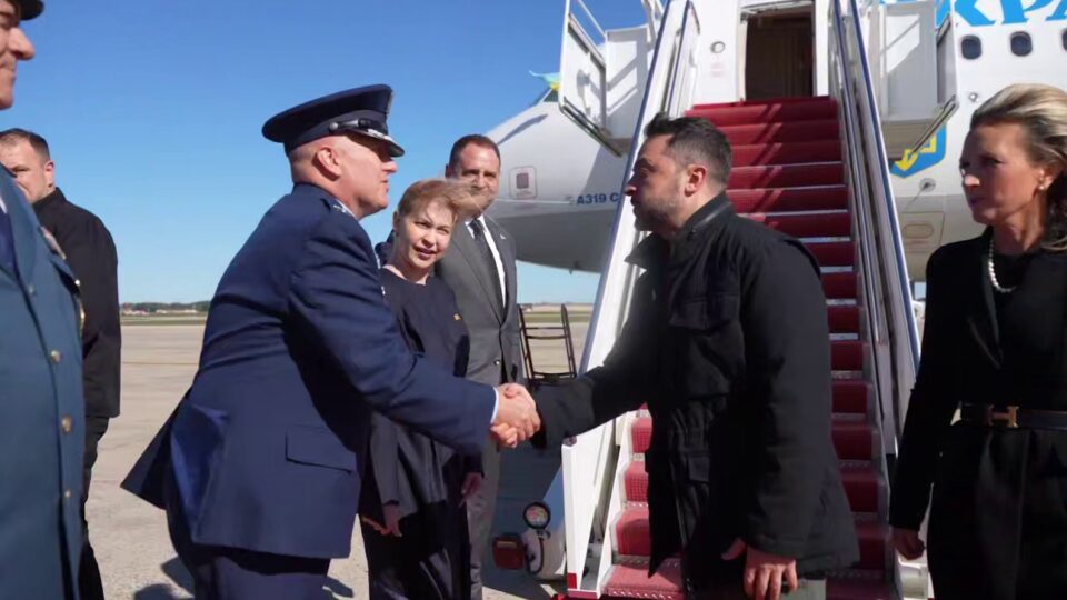 Володимир Зеленський прибув до Вашингтону, де проведе зустріч з Дональдом Трампом  