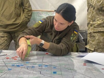 Її ім’я викарбували на кришталевому мечі: офіцерка ТрО стала найкращою на курсі НАТО