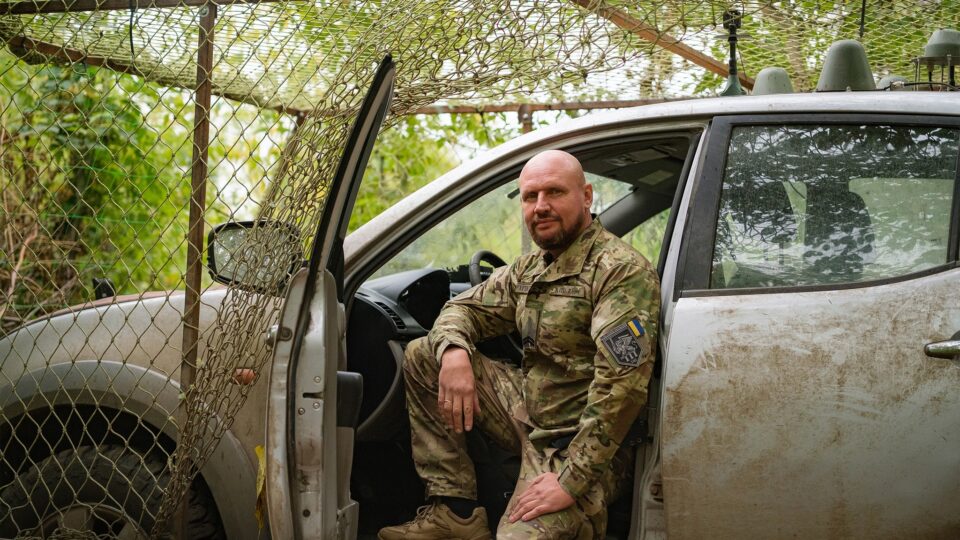 «Бачив, як горить бетон»: актор, який став командиром міномета і пережив шість влучань FPV-дронів  