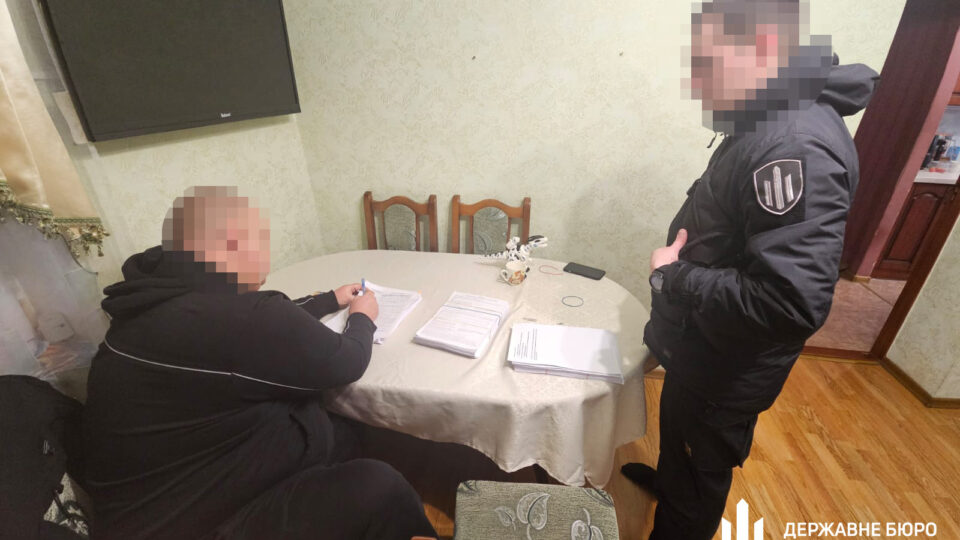 Посадовець відмив понад 101 млн гривень на закупівлі деревини для потреб ЗСУ  