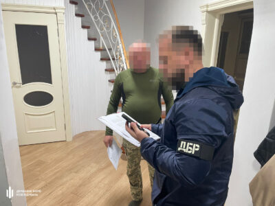 На Львівщині командир змушував солдатів класти бруківку та ремонтувати свій дім — ДБР