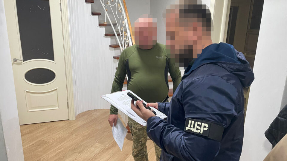 На Львівщині командир змушував солдатів класти бруківку та ремонтувати свій дім — ДБР  