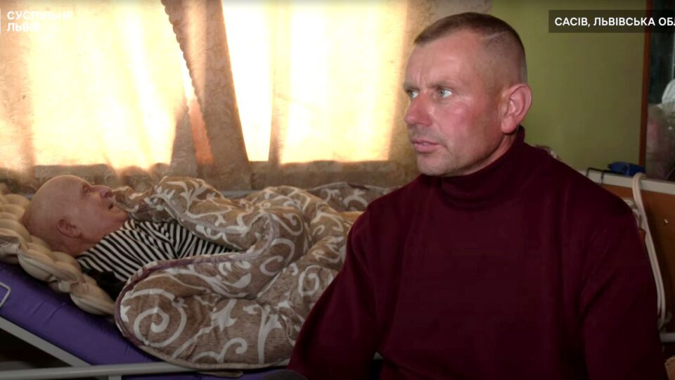 На Львівщині звільнили зі служби чоловіка, мобілізованого попри догляд за важкохворим батьком  