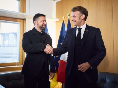 «Є шанс закінчити війну»: Володимир Зеленський провів зустріч із Емманюелем Макроном у Брюсселі  