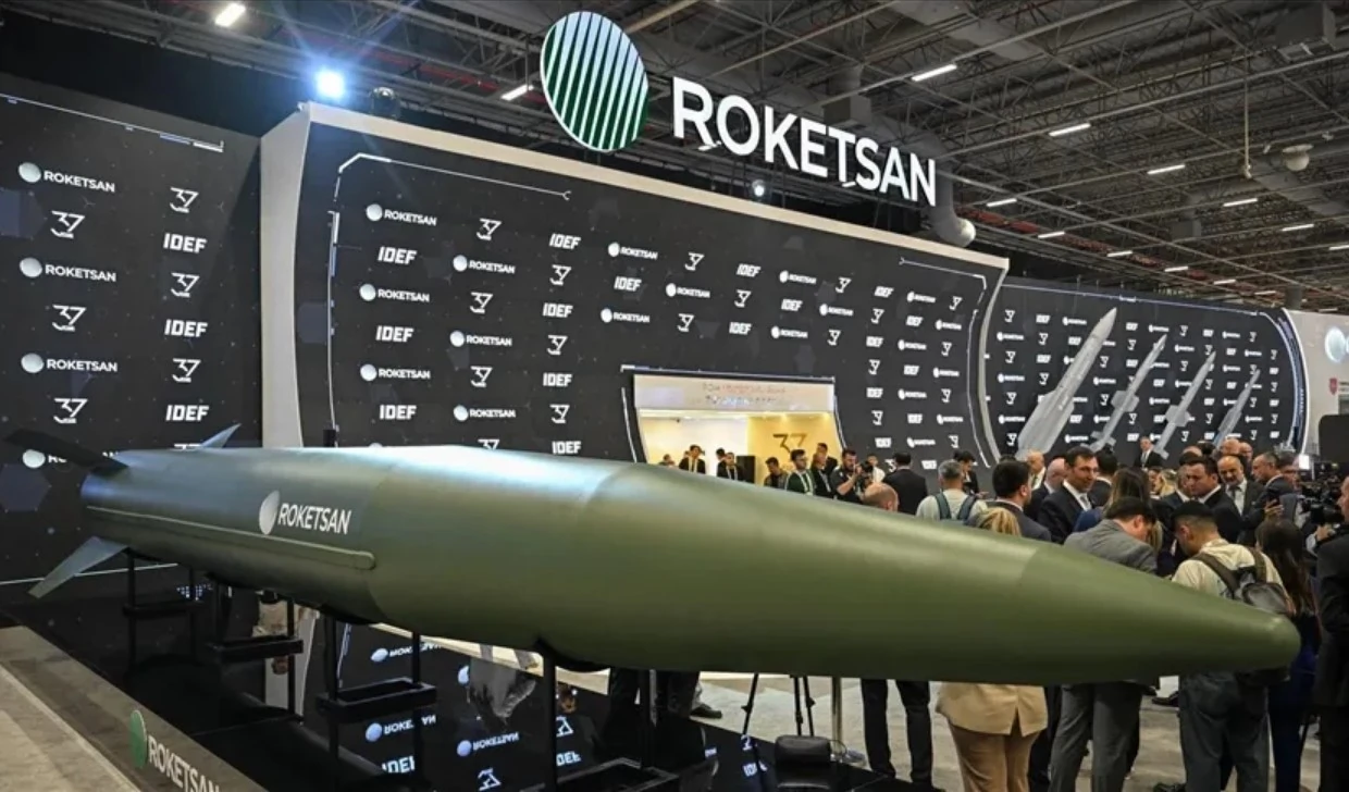 Презентація гіперзвукової балістичної ракети Tayfun Block-4 від Roketsan в рамках експозиції на IDEF 2025. Фото: Cem Tekkesinoglu