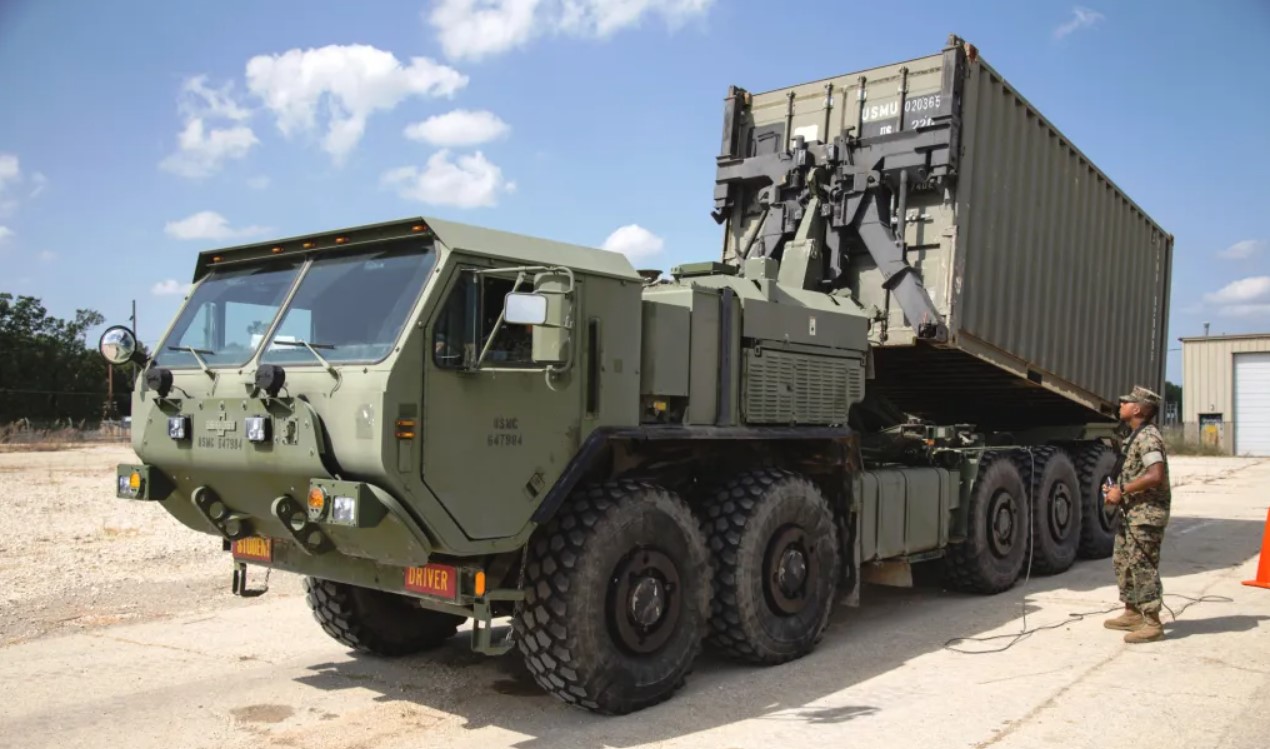 Армія США почала маскувати ракетне озброєння завдяки його розміщенню у звичайних контейнерах. Фото: USMC