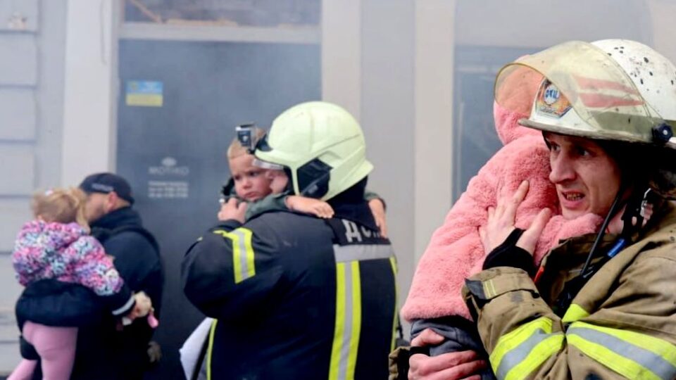 Ворог вдарив БПЛА по дитячому садку у Харкові, одна людина загинула — Президент  