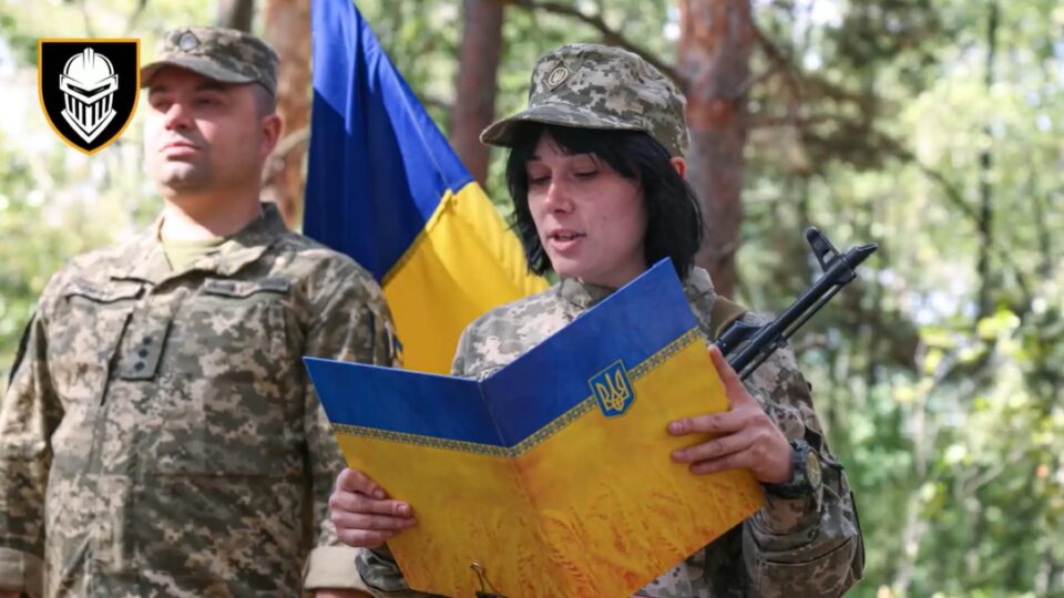 «Нема кому служити, всі ховаються»: 21-річна Дарина пішла в ЗСУ, щоб помститися за брата  