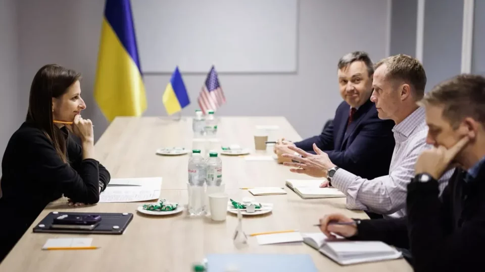 Ганна Гвоздяр та генерал-лейтенант Кертіс Баззард обговорили спільне виробництво безпілотних систем