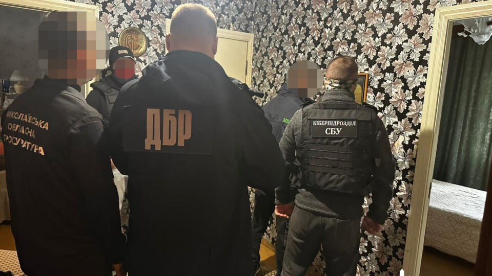 На Миколаївщині викрито інспектора СІЗО, який закликав росіян обстріляти ізолятор, де сам працював  