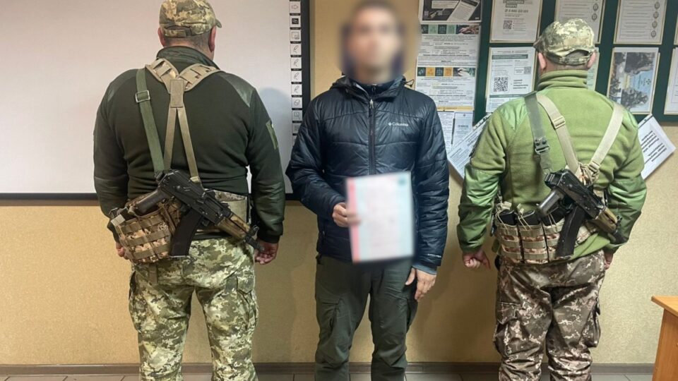 Ухилянт придбав собі за криптовалюту «третю дитину», щоб виїхати за кордон