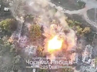 Накопичувались, поки не прилетів HIMARS — видовищне знищення ворожих штурмовиків  