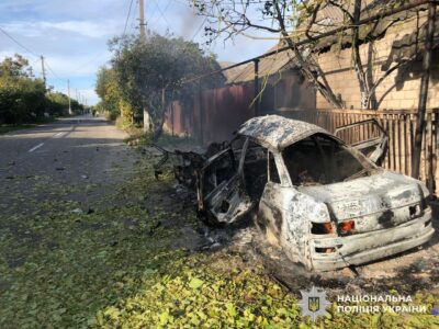 FPV-дрон поцілив у цивільне авто: троє поранених після обстрілів Запоріжжя  