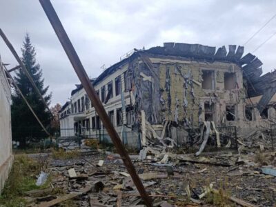 Ворог продовжує бити по Донеччині: є поранені, пошкоджена інфраструктура  