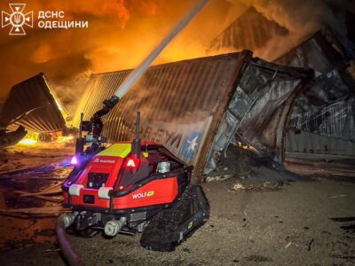 Ворожі атаки спричинили масштабні пожежі на Одещині, відомо про п’ятьох постраждалих  