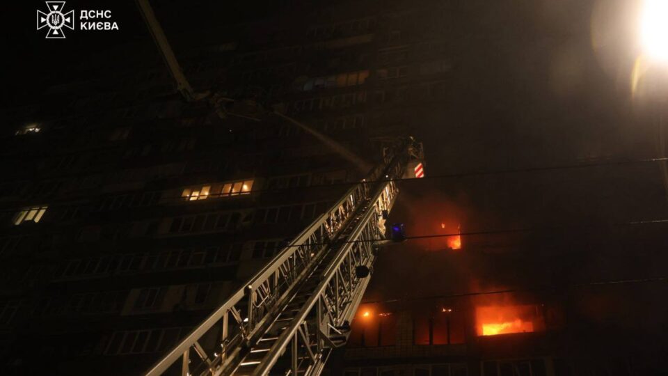 Нічна атака на Київ: у Печерському районі пожежа в багатоповерхівці, дев’ятеро поранених  