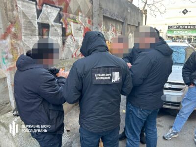 В Одесі викрили схему «непридатності»: група посадовців за гроші звільняла чоловіків від служби  