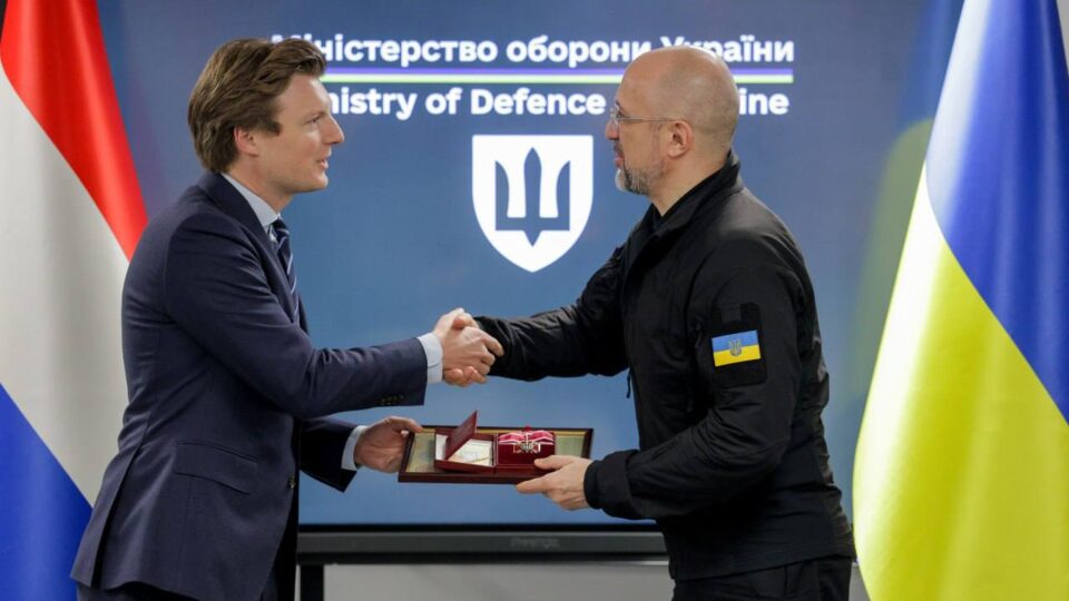 Міністри оборони України та Нідерландів обговорили запуск виробництва deep-strike БПЛА  