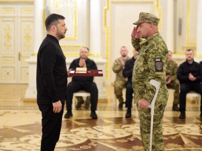 Президент відзначив захисників України орденами «Золота Зірка»  