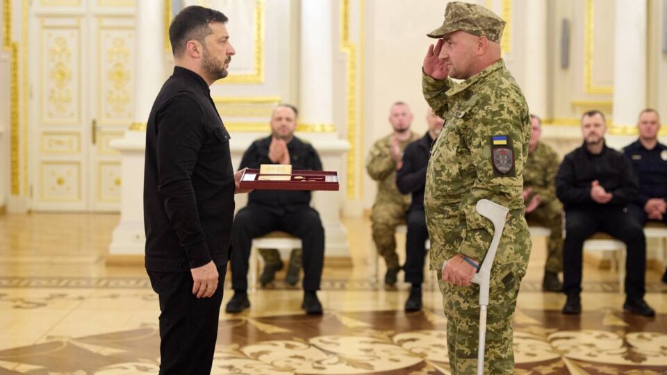 Президент відзначив захисників України орденами «Золота Зірка»  