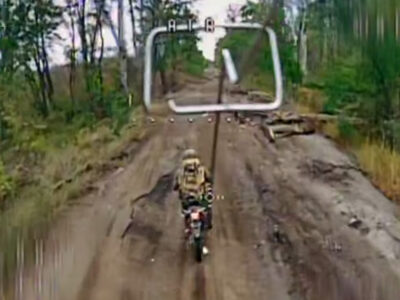 Кінець «гонки» під Лиманом: FPV-дрони зупинили мотоцикліста, піхоту й «Буханку»