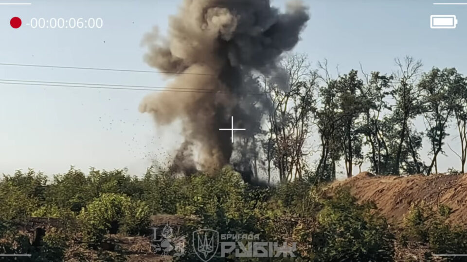 «Ювелірна закладка» та фінальний «КАБУУМ!»: сапери бригади «Рубіж» показали місію з підриву залізниці  
