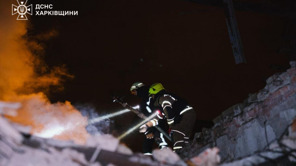 Окупанти вночі вдарили по Харкову КАБами: пошкоджено медзаклад, постраждали шестеро цивільних  