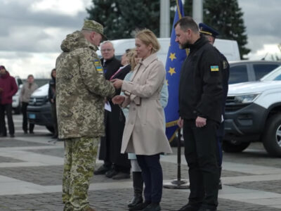 40 автомобілів для прикордонників: Кая Каллас передала нову техніку під час візиту до України  