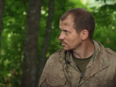 «Ти теж колись ловив злочинців. А тепер сам серед них»: розмова десантника з полоненим росіянином  
