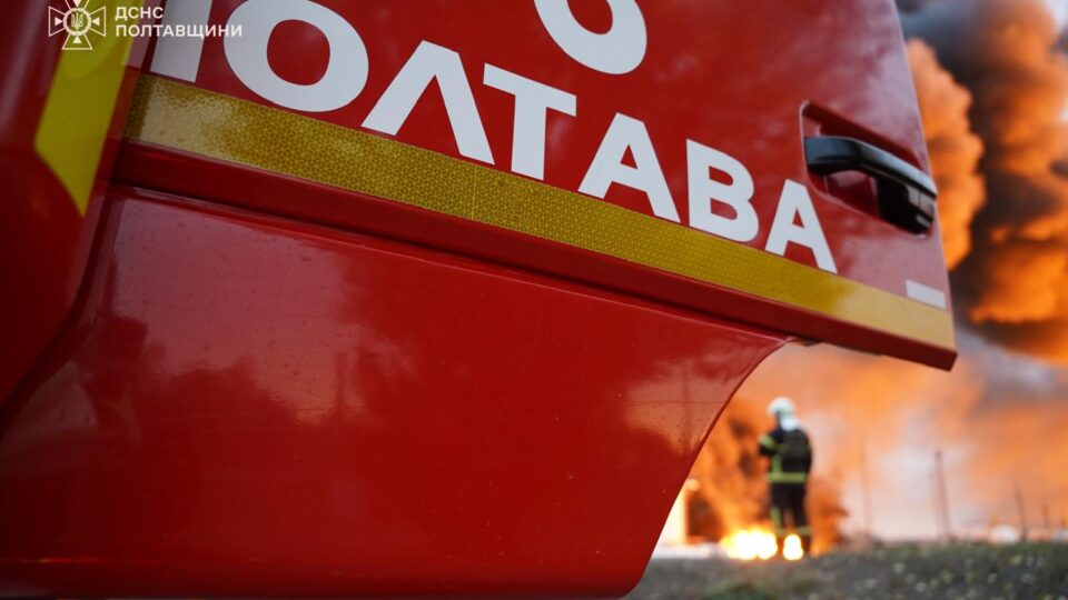 Рятувальники ліквідували пожежі, які виникли внаслідок російського комбінованого удару  