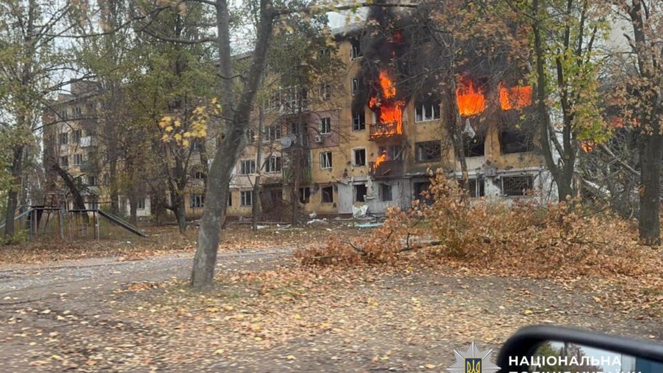 Три КАБи по Дружківці і дрон на трасі : росіяни поранили шістьох цивільних на Донеччині  