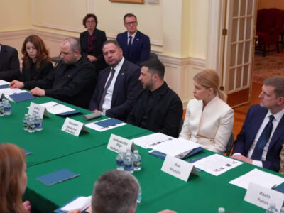 «Ефективні рішення» для поля бою: Зеленський зустрівся з керівниками аналітичних центрів США  