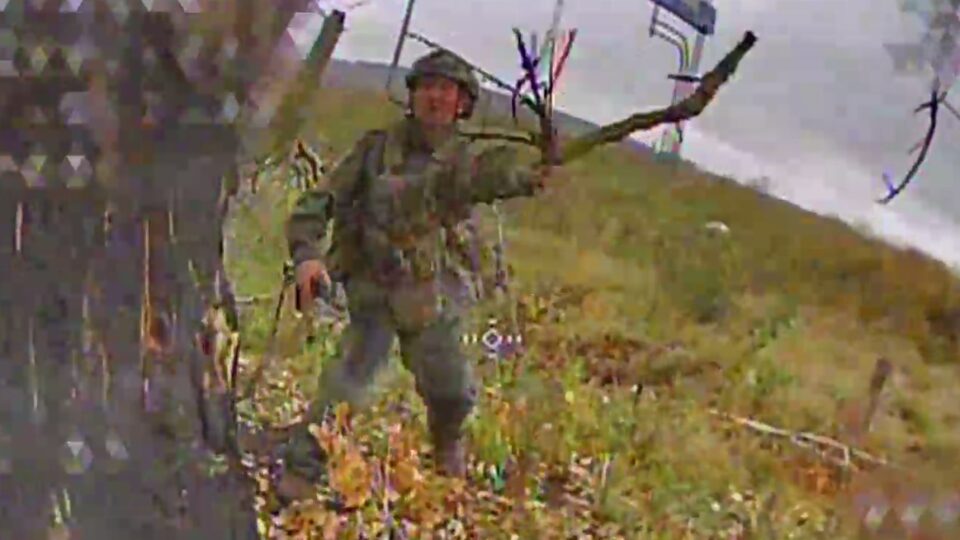 Хтось жбурляє палиці, а хтось одразу стріляє собі у голову — FATUM не залишає ворогу жодного шансу  