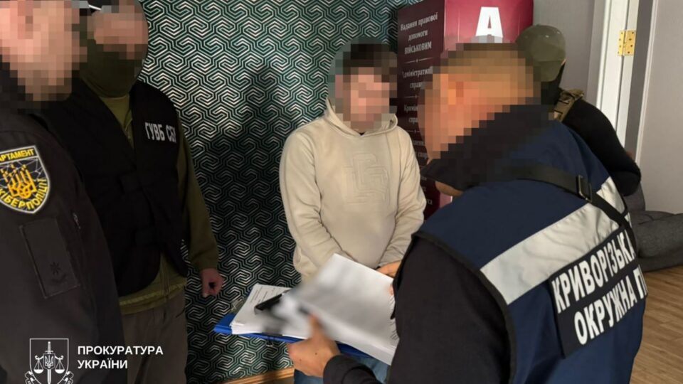 «Допоможу через суддю»: у Кривому Розі ділок за $12 000 оформлював ухилянтам статус «опікуна»  