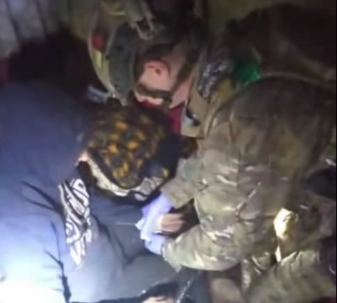 «Врятована з пекла»: бригада «Хижак» евакуювала з-під вогню жінку зі зламаною рукою  
