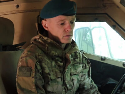 «На двох колесах вивіз»: морпіх розповів, як проїхав 6 км на підбитій бронемашині, що «рипіла, як маршрутка»  