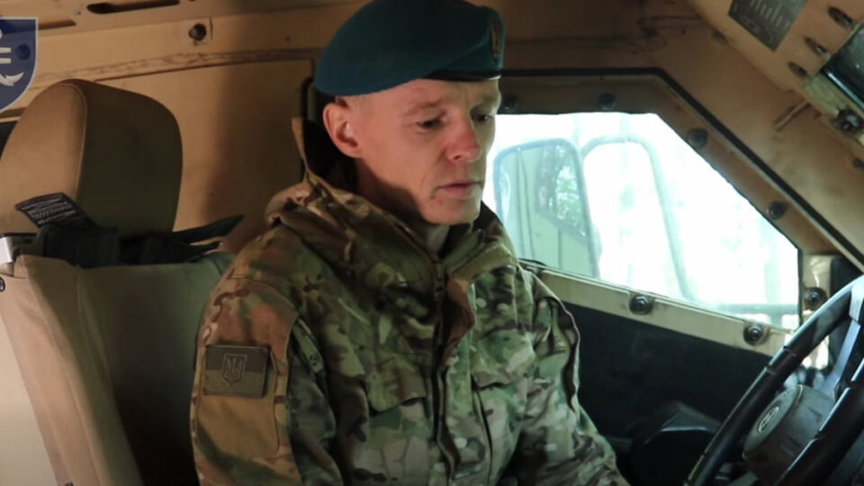 «На двох колесах вивіз»: морпіх розповів, як проїхав 6 км на підбитій бронемашині, що «рипіла, як маршрутка»  