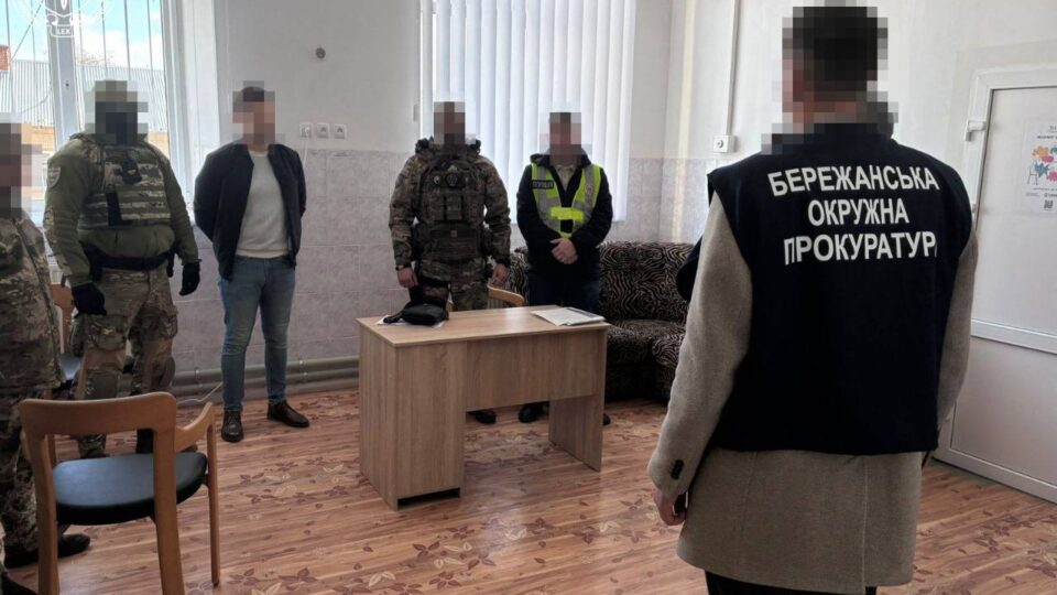 Від фіктивних довідок до втечі за кордон: прокурори розкрили п’ять корупційних схем на Тернопільщині  